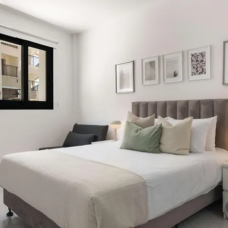Phaedrus Living: Alkminis Seaside Apartment *
